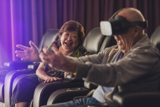 Retouched - Man and Woman in VR_800x532